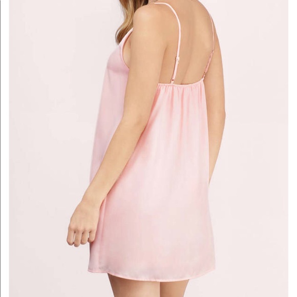 Tobi • light pink v-neck shift mini dress - Picture 5 of 6
